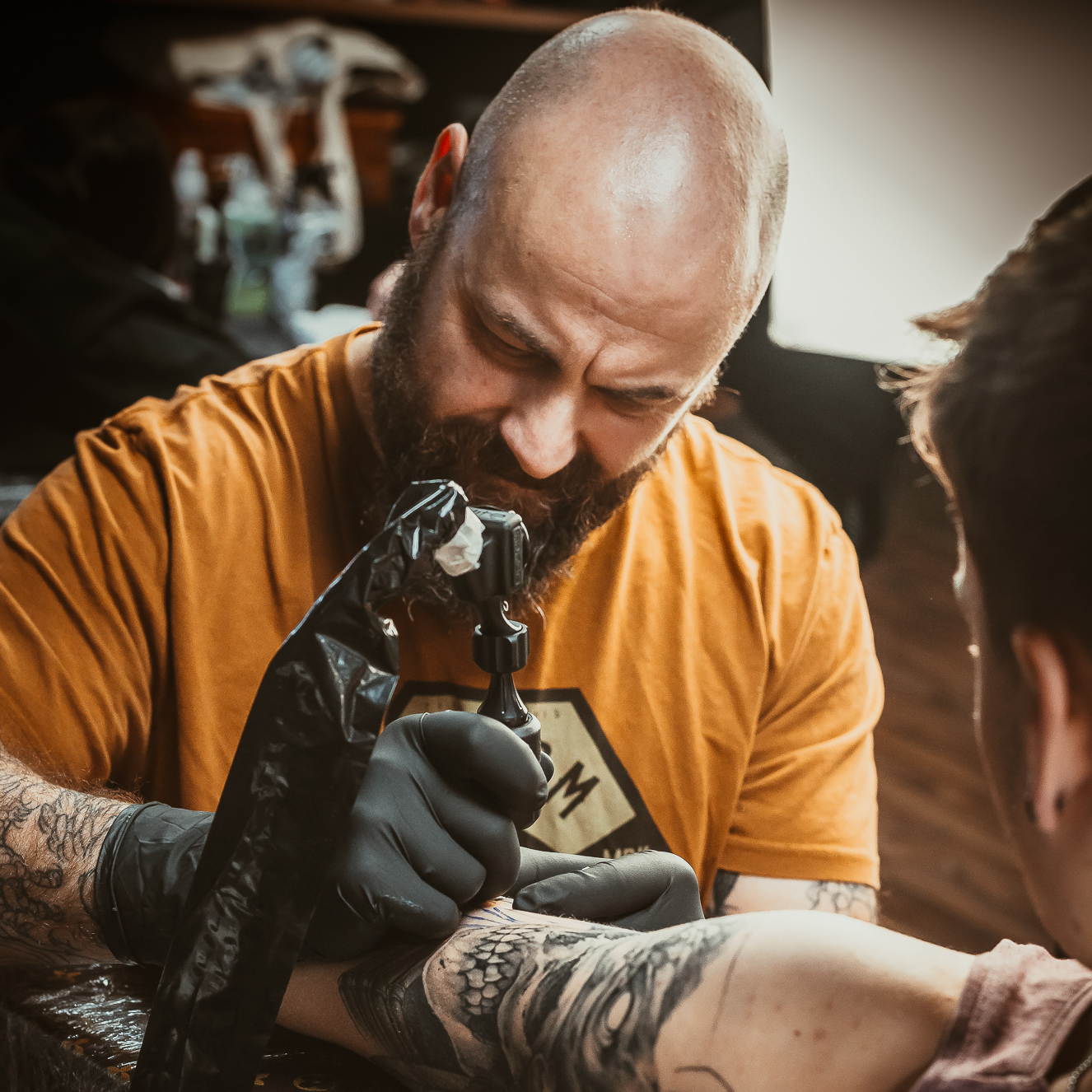 Enric Rebollo tatuador en Family Art Tattoo