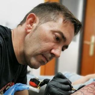 Mr. Zart tatuador en Family Art Tattoo